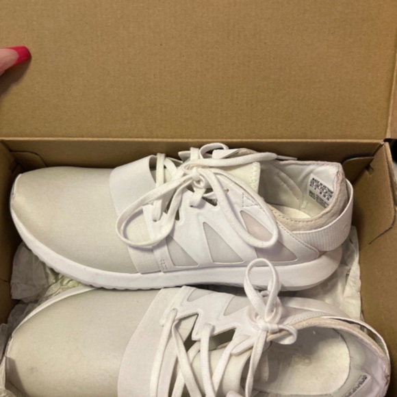 Adidas shoes - Picture 1 of 2